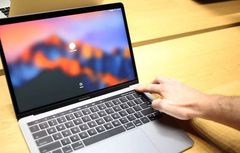 laptop bi vo nuoc cach khac phuc nhanh hieu qua nhat 4